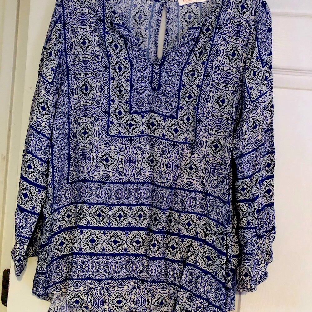 Renne C - Beautiful blue print blouse